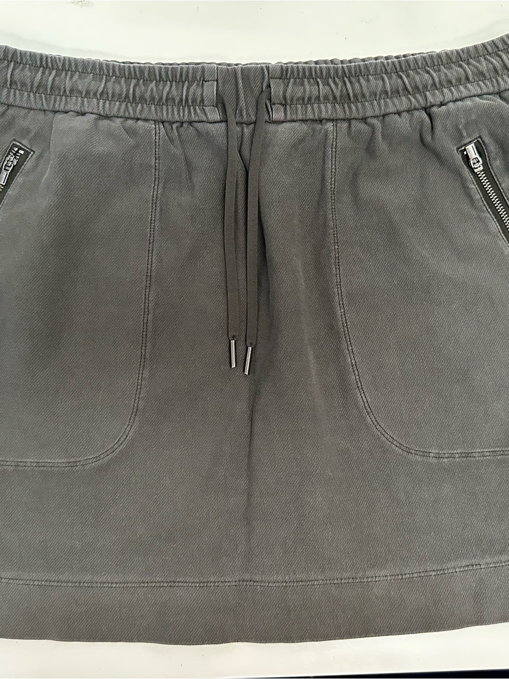 Athleta Women’s Charcoal Drawstring Athletic Skirt with Zip Pockets